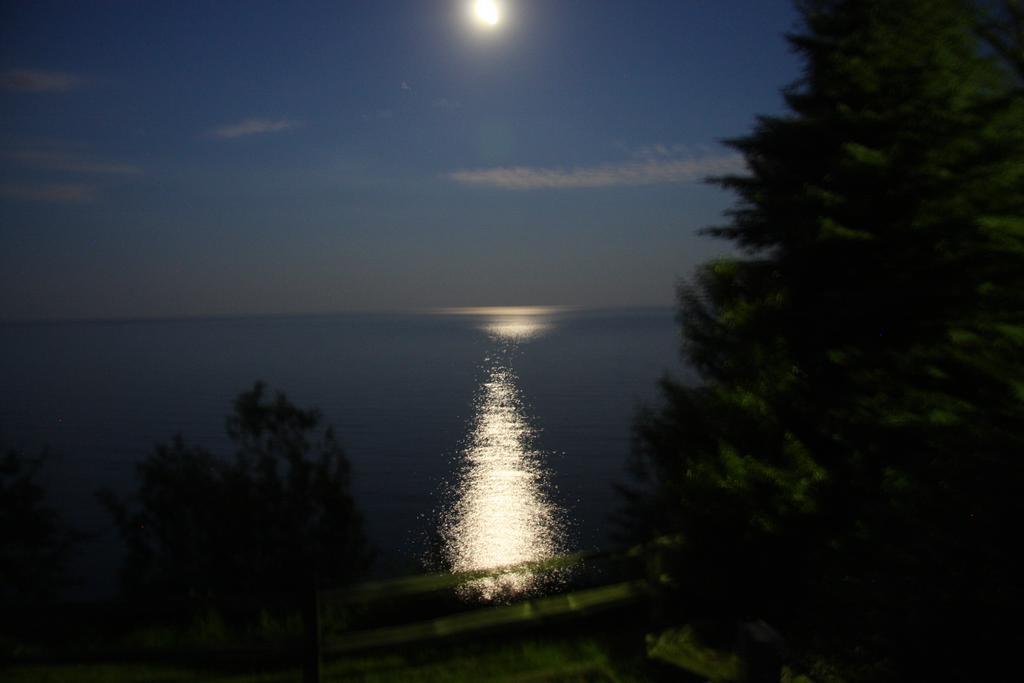 Cliff Dweller On Lake Superior Tofte Екстер'єр фото