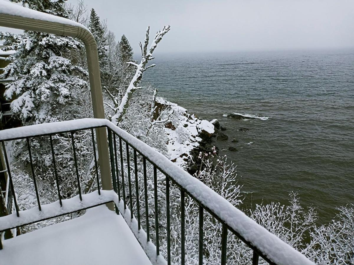 Cliff Dweller On Lake Superior Tofte Екстер'єр фото