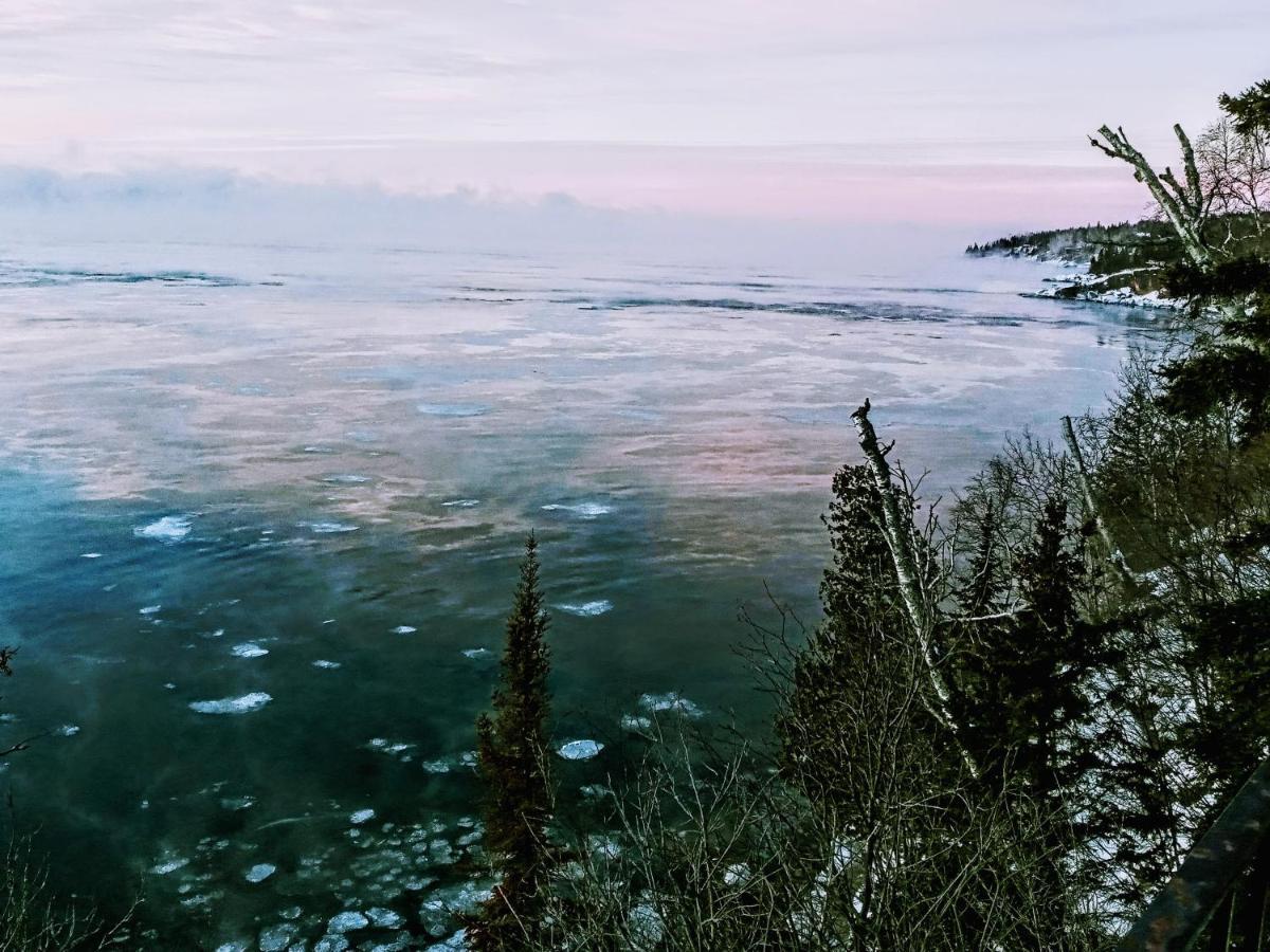Cliff Dweller On Lake Superior Tofte Екстер'єр фото