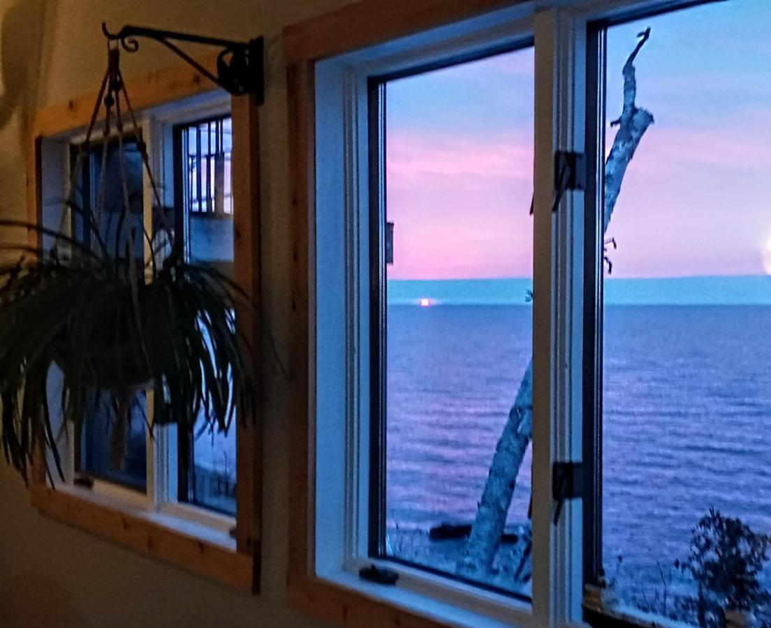 Cliff Dweller On Lake Superior Tofte Екстер'єр фото