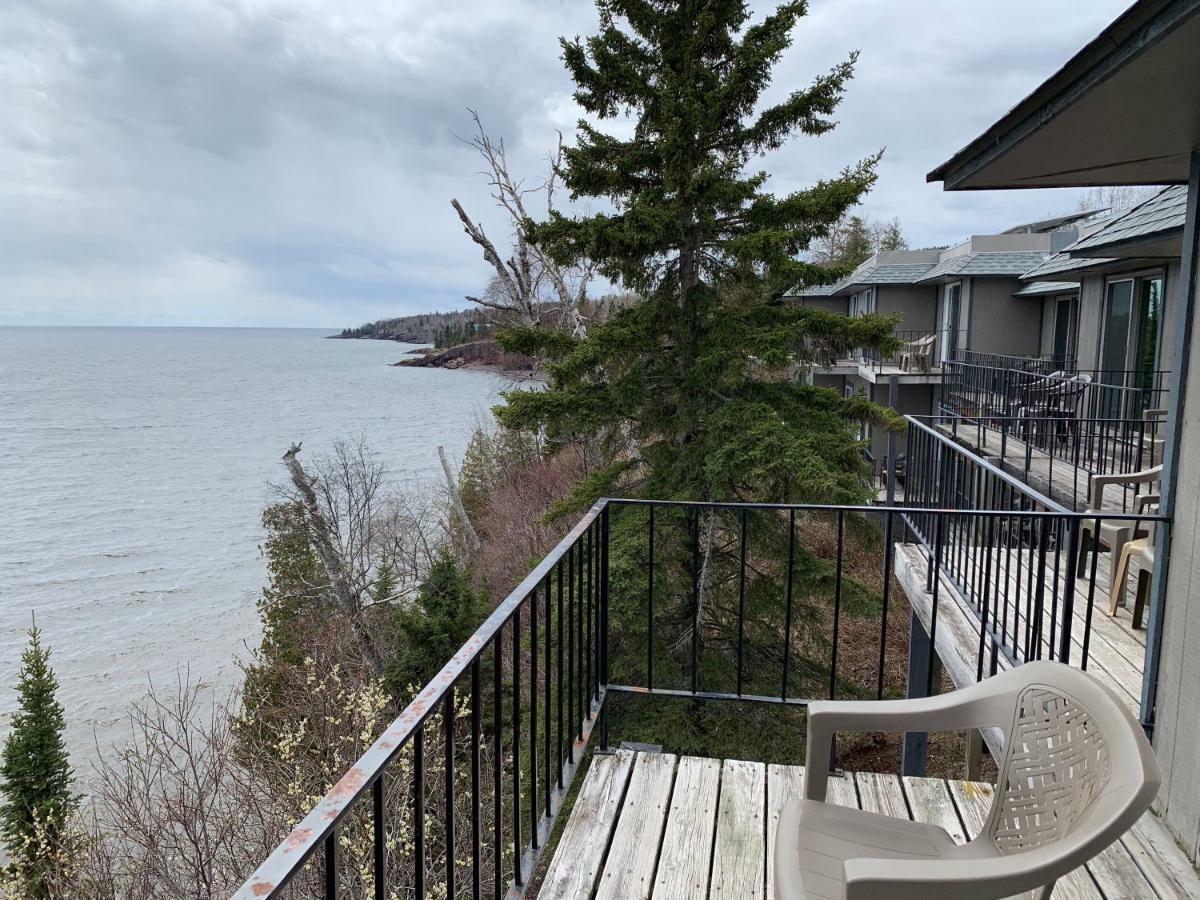 Cliff Dweller On Lake Superior Tofte Екстер'єр фото