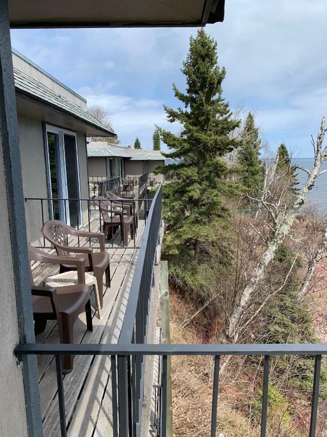Cliff Dweller On Lake Superior Tofte Екстер'єр фото